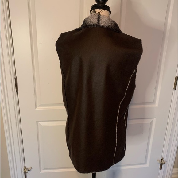 Faux fur and suede vest. Size medium. - Picture 2 of 7